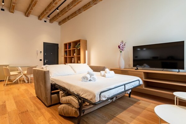 1 bedroom, desk, iron/ironing board, free WiFi