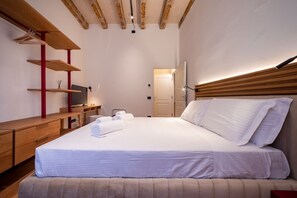 1 chambre, bureau, fer et planche à repasser, accès au Wi-Fi (inclus)