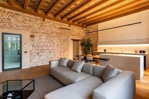 Smart TV, books - Dimora Aida - Penthouse in historic palace with private terrace (Verona)