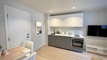 Oven, stovetop, dishwasher, cookware/dishes/utensils