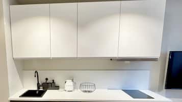 Oven, stovetop, dishwasher, cookware/dishes/utensils