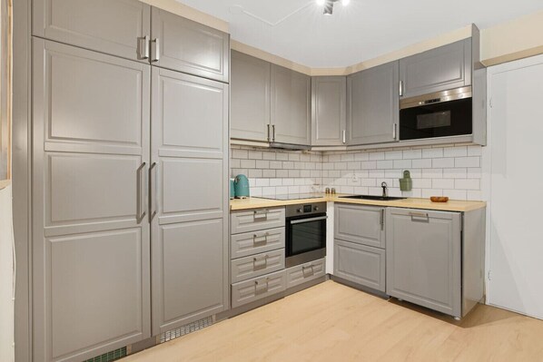 Refrigerador, horno, placa de cocina, lavavajillas