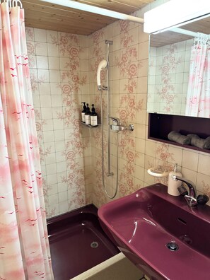 Hårtørrer, håndklæder, Sæbe, Shampoo