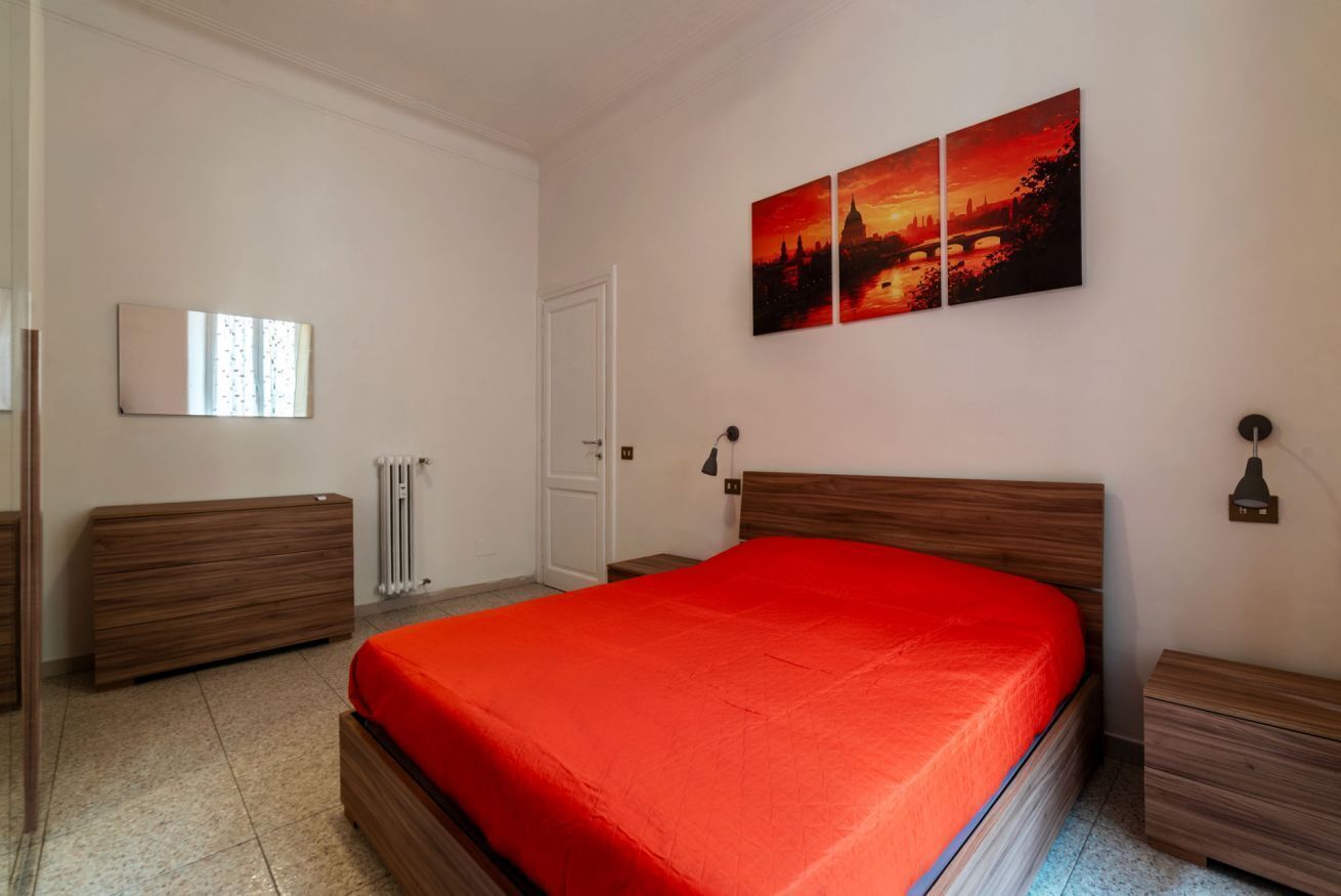 2 habitaciones y tabla de planchar con plancha 