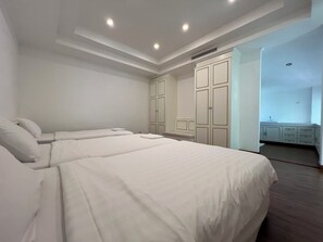 In-room safe, free WiFi, bed sheets
