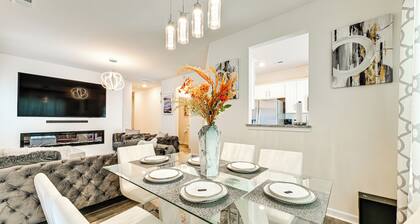 7 Mi to Uptown - Pet-friendly 2-story Townhome!