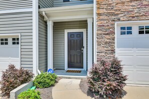 Apartment (3 Bedrooms) | Interior - 7 Mi to Uptown - Pet-friendly 2-story Townhome! (Charlotte)