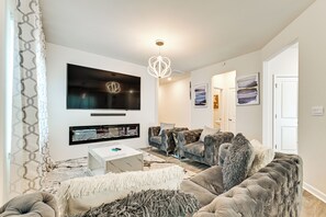 Apartment (3 Bedrooms) | Front of property