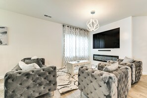 Apartment (3 Bedrooms) | Interior - 7 Mi to Uptown - Pet-friendly 2-story Townhome! (Charlotte)