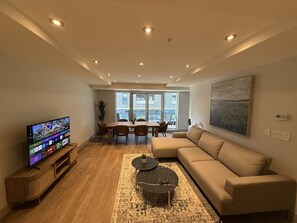 TV - Stylish 2B/2B Downtown w/parking (Halifax)