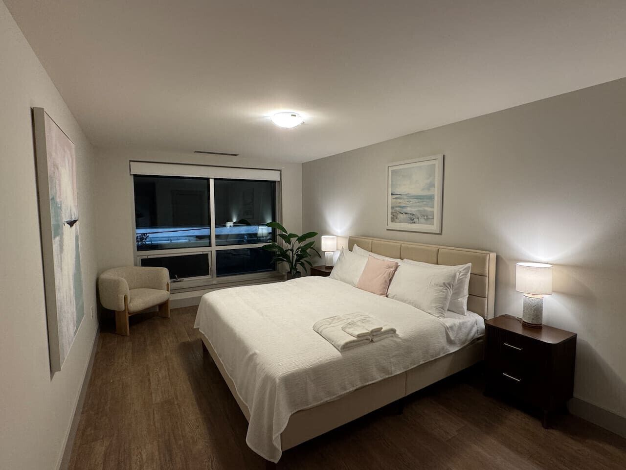 2 bedrooms, desk, iron/ironing board, travel crib