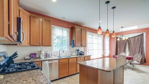 A kitchen with wooden cabinets, granite countertops, a central island, and pendant lighting. - 4 Mi to Dulles Airport: Spacious D.c. Area Home (Herndon)