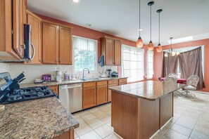 House (4 Bedrooms) | Interior