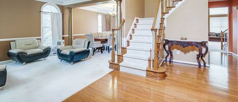 House (4 Bedrooms) | Interior