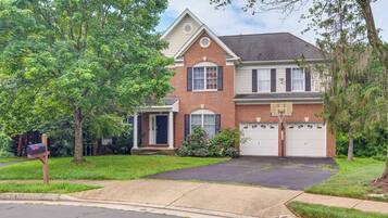 Rumah (4 Bedrooms) | Bagian depan properti