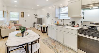 2 Mi to State Park: Updated Niagara Falls Home