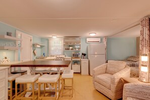 Apartment (0 Bedroom) | Interior