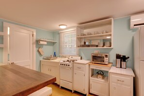 Apartment (0 Bedroom) | Interior