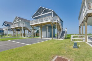 House (2 Bedrooms) | Interior - Deck & Patio: Recently Built Bolivar Peninsula Gem (Port Bolivar)