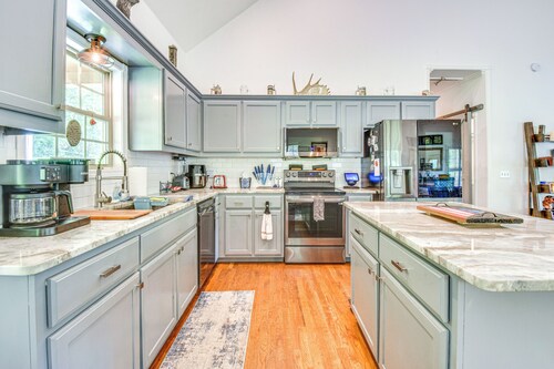 Hiawassee Cabin Near Lake Chatuge + AT Trailheads