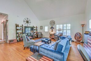 House (2 Bedrooms) | Interior