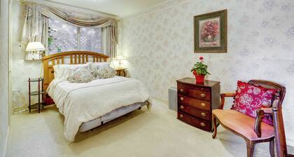 < 1 Mi to Jefferson Healthcare: Nurse-ready Rental