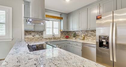 Riverfront Fun: Quiet Home Near Hampton Coastline