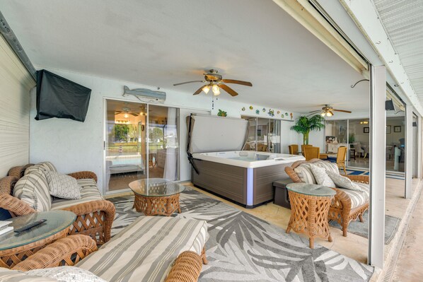 House (2 Bedrooms) | Interior