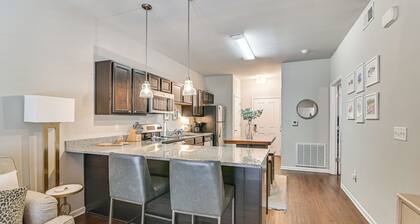 Cotton District Condo: Walkable Spot for Game Day!