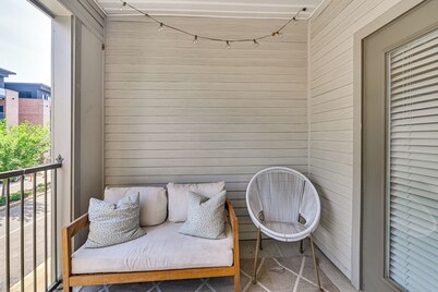 Cotton District Condo: Walkable Spot for Game Day!