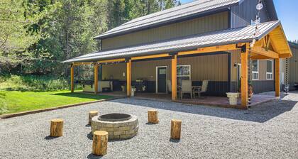 Relax, Reconnect & Explore: Modern Idaho House!