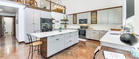 House (3 Bedrooms) | Interior