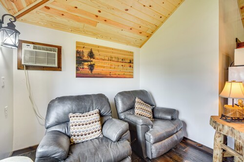 Cozy Studio w/ Community Docks in Stone Lake!