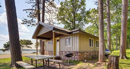 Cozy Studio w/ Community Docks in Stone Lake!