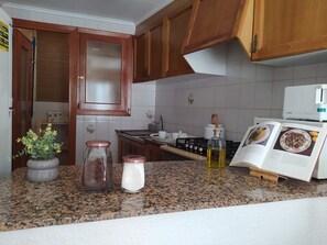 Fridge, microwave, oven, coffee/tea maker