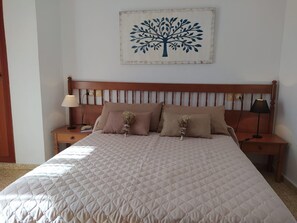 2 bedrooms, iron/ironing board, bed sheets
