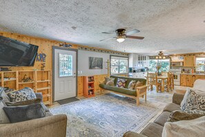 Interior - Woodsy 20-acre Retreat w/ Hot Tub in Mancelona (Mancelona)