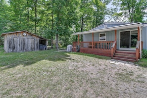 Interior - Woodsy 20-acre Retreat w/ Hot Tub in Mancelona (Mancelona)