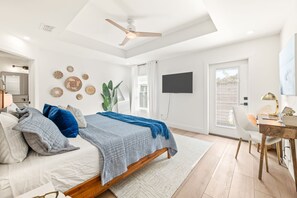 4 bedrooms, desk, travel crib, WiFi