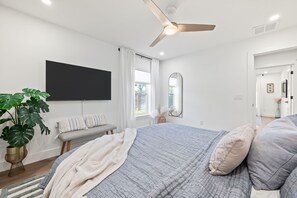 4 bedrooms, desk, travel crib, WiFi