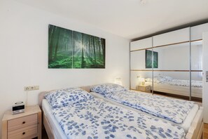 1 slaapkamer, een strijkplank/strijkijzer, wifi, beddengoed