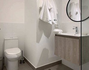 A modern bathroom with a toilet, sink, and mirror. - w Dazzling 1BR w Perfect Balcony in Cusco (Cusco)