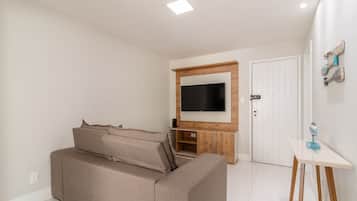 Departamento básico | Área de sala de estar | Smart TV de 32 pulgadas con canales digitales