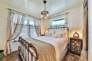 3 bedrooms, WiFi, bed sheets - Old Florida Cottage at Summer Haven (St. Augustine)