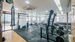 A gym with weightlifting equipment, cardio machines, and dumbbells. - Beautiful Apartment 500m From Shopping Csp1207 (Salvador)