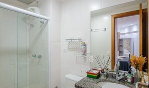 Basic Apartment | Bathroom | Shower