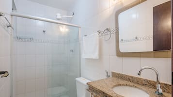 Apartamento básico | Banheiro | Chuveiro