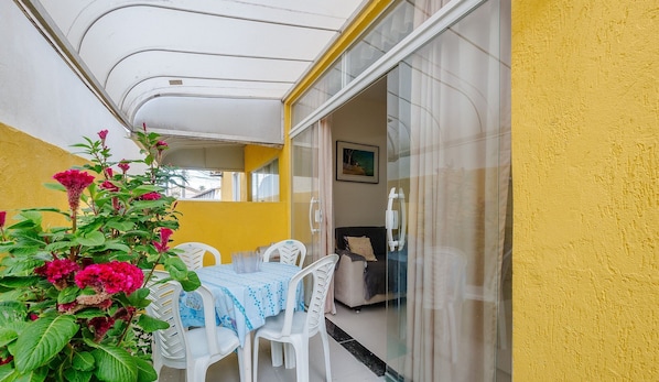 Apartamento básico | Restaurante al aire libre