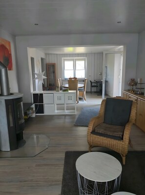 Fernseher, Stereoanlage