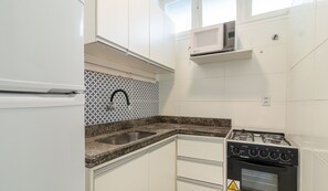 Apartemen Basic | Dapur pribadi | Peralatan masak/sendok-piring